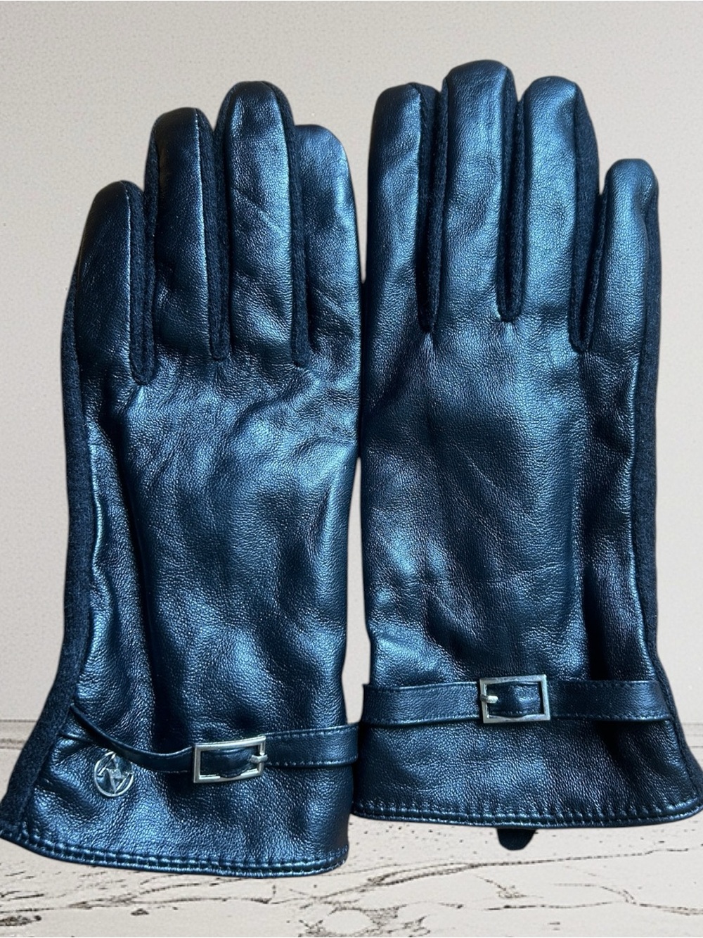 Adrienne Vittadini Black Leather women's Gloves with Buckle Accent Size M
